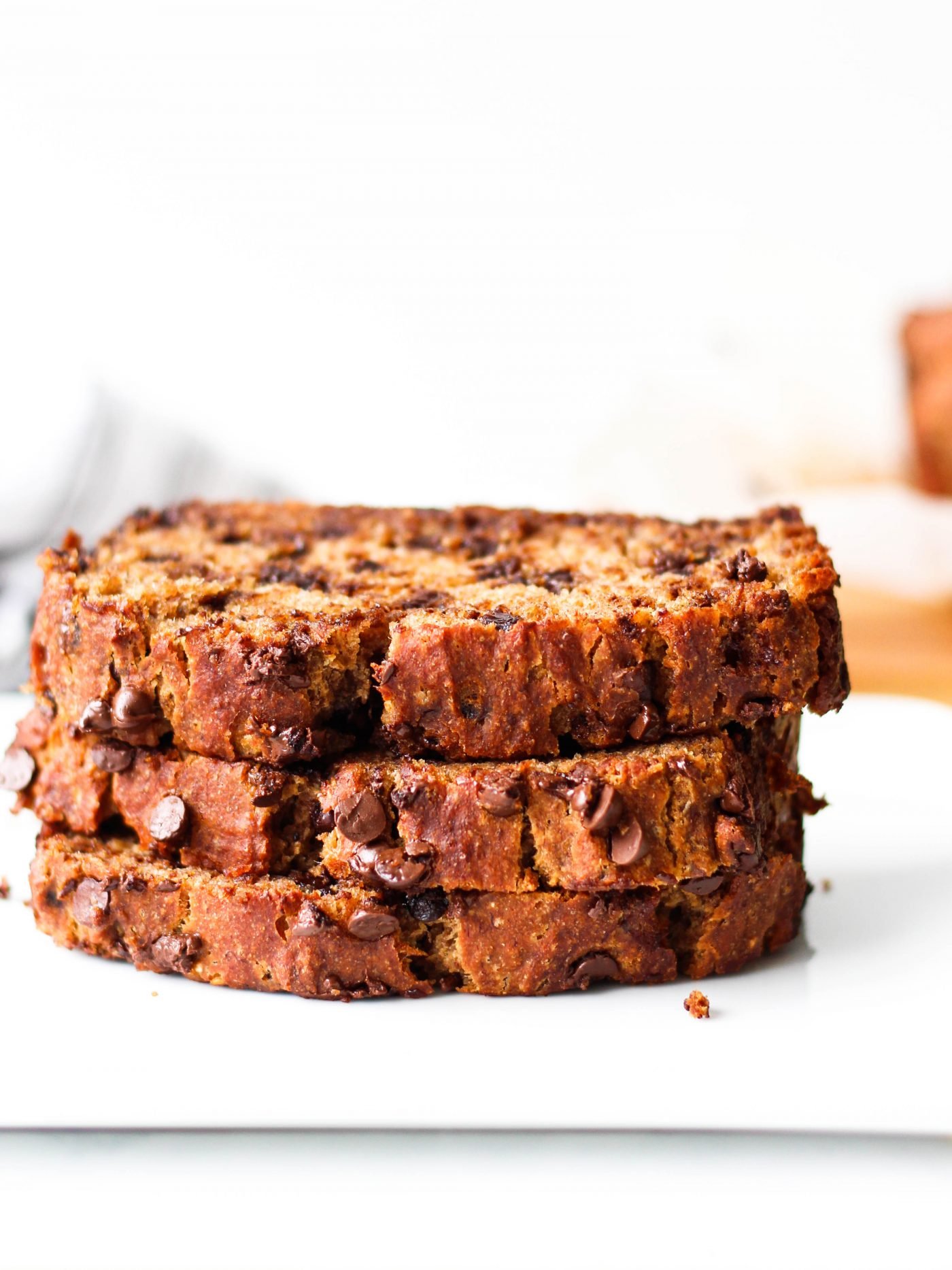 The easiest healthy banana bread recipe that you need to make. It's vegan and whole-grain!
