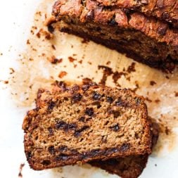 The easiest healthy banana bread recipe that you need to make. It's vegan and whole-grain!