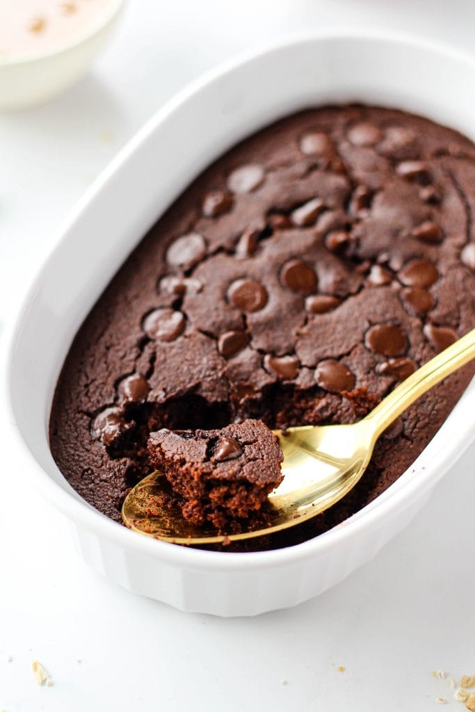 Inspired by the blended baked oats recipes trending on TikTok, these single-serving Double Chocolate Baked Oats will make you feel like you're eating chocolate cake for breakfast! This recipe is gluten-free with a vegan option.